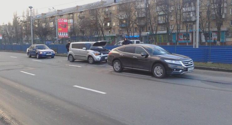 В Киеве произошло второе тройное ДТП за сутки