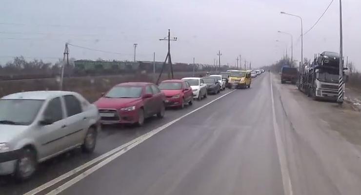Бесконечные пробки: журналист поехал в Крым и "застрял" на 14 часов (видео)