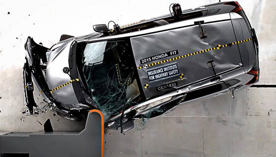 Американские страховщики назвали самые безопасные автомобили года (фото)