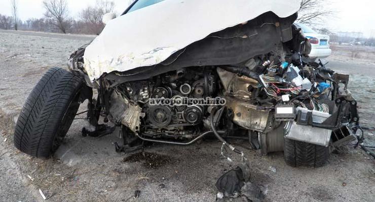 В Киеве Lexus протаранил две маршрутки (фото)
