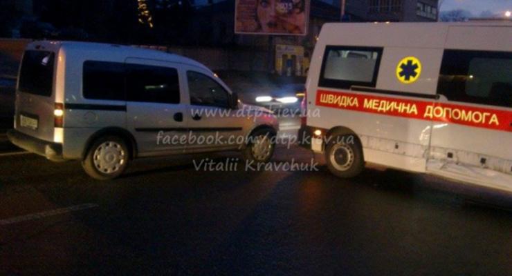 В Киеве скорая попала в аварию