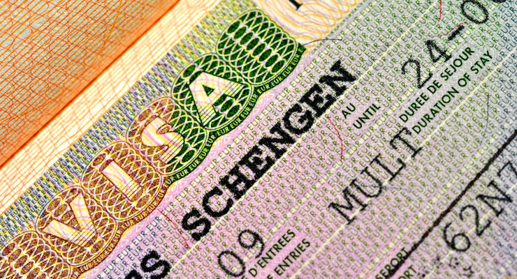 Будьте внимательны: профессиональным водителям усложнили получение Шенгена