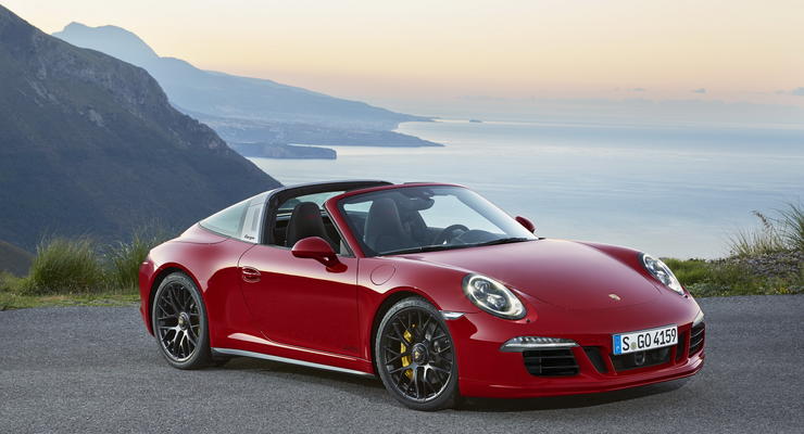Porsche представила новый "заряженный" спорткар