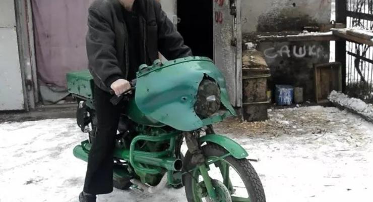 Мастер из Черкасской области оборудовал мотоцикл под 50-миллиметровый миномет (видео)