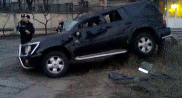 В Киеве Toyota пролетела по встречной и попала в аварию (фото)