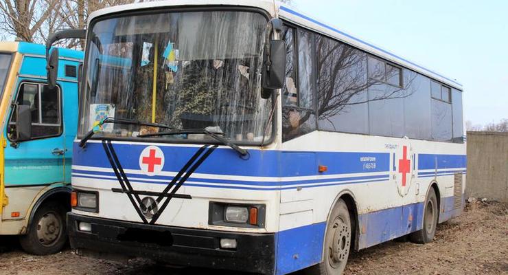 Во Львове автобус переоборудовали для эвакуации раненых бойцов