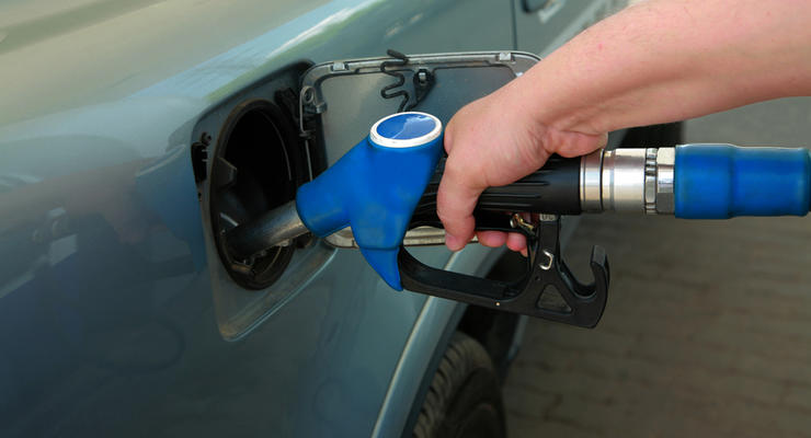 Цены на бензин начали снижаться после двухнедельного роста