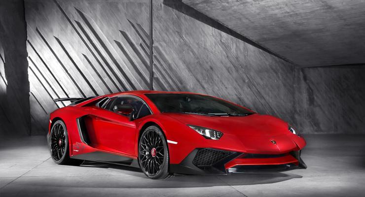 Компания Lamborghini представила свой самый мощный спорткар (фото)