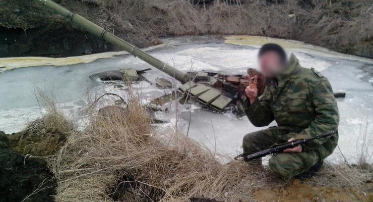 На Донбассе боевики утопили танк Т-72Б (фото)