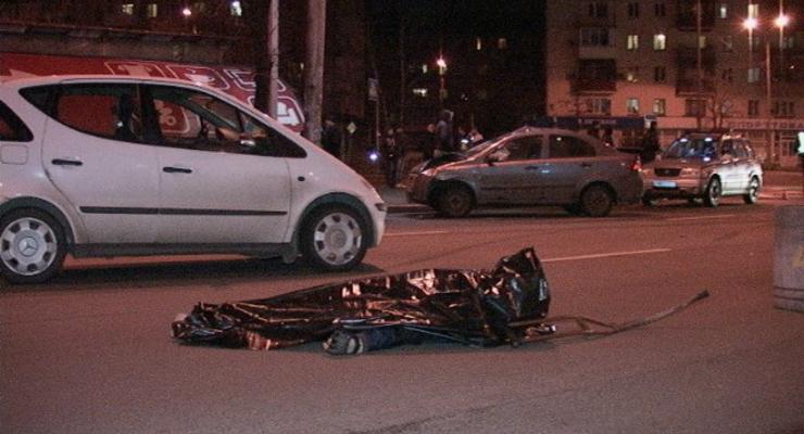 В Киеве автомобиль насмерть сбил инвалида (фото)