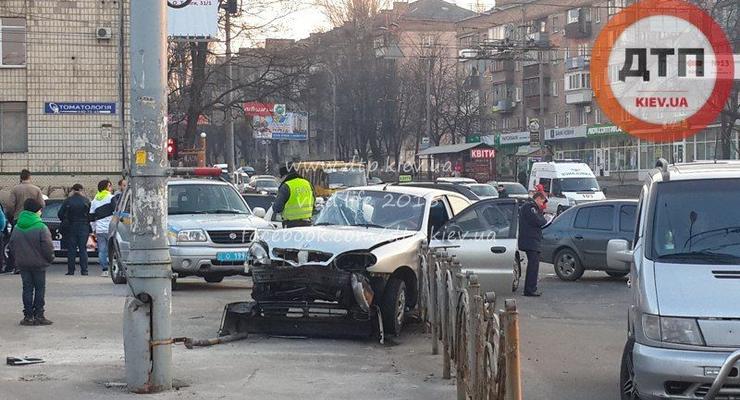 В Киеве водитель BMW X5 протаранил Daewoo Lanos и Hyundai Accent, есть раненые (фото)