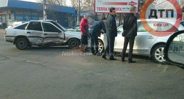 В Киеве на Подоле Audi А4 протаранил Opel Vectra (фото)