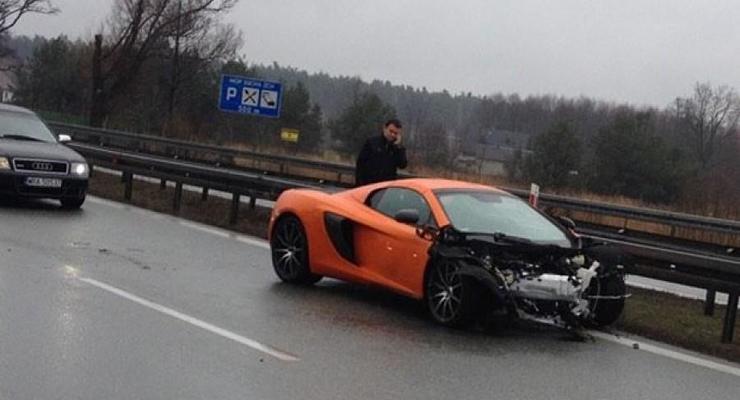 На трассе в Польше разбили суперкар McLaren 650S (видео)
