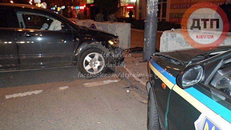 В Киеве автомобиль ГАИ попал в аварию (фото) / dtp.kiev.ua