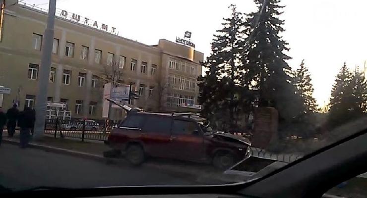 В Донецке джип с террористами въехал в Жигули, есть жертвы