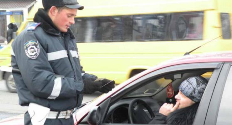 Глава ГАИ: Инспекторам запрещено сажать водителей в служебные авто для составления протоколов