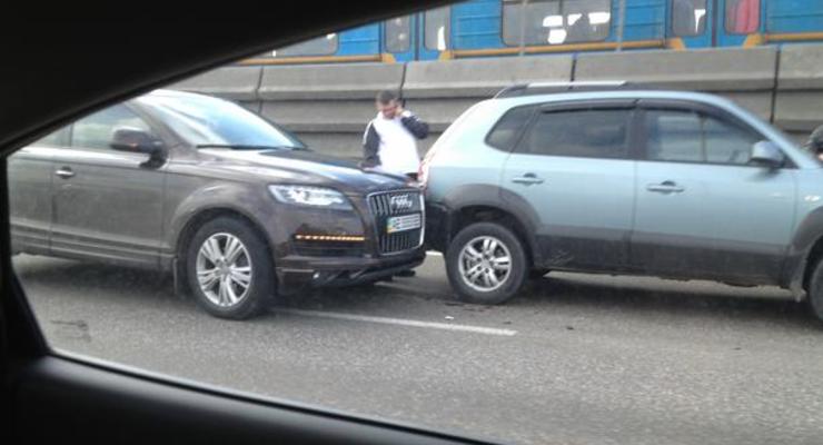 В Киеве на Южном мосту большая пробка из-за аварии
