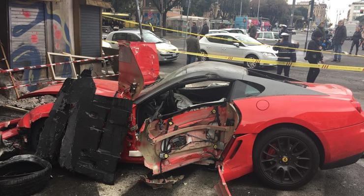 Парковка по-итальянски: сотрудник гаража разбил Ferrari, перепутав педали
