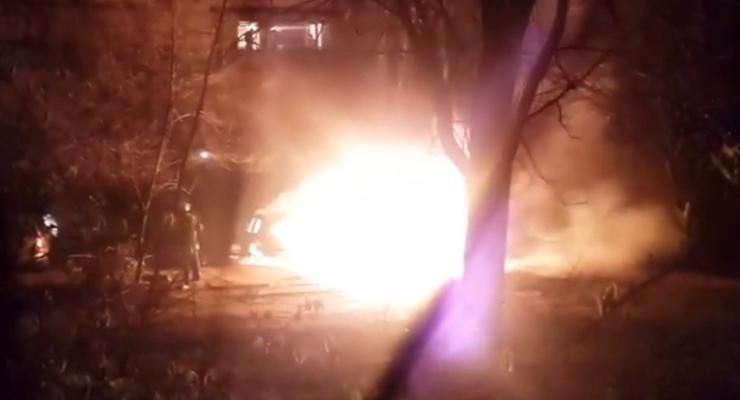 За ночь автомобили в Киеве горели дважды - повреждены двенадцать машин