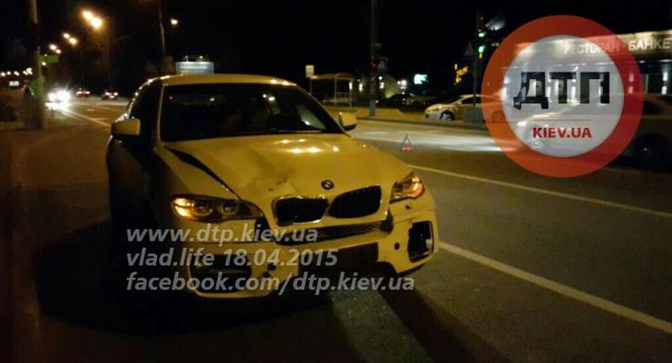 В Киеве на Столичном шоссе BMW X6 протаранил Chevrolet (видео)