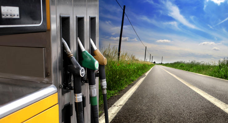 В Украине стали покупать на сорок процентов меньше бензина