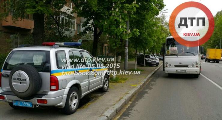 В Киеве маршрутка сбила пешехода на "зебре" (фото)