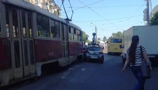 В Киеве автомобиль Google View столкнулся с трамваем (фото)