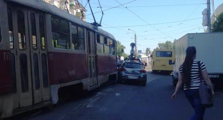 В Киеве автомобиль Google View столкнулся с трамваем (фото)
