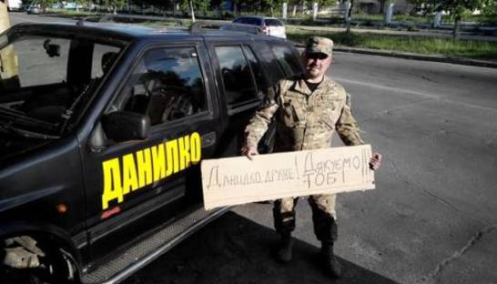 Десятилетний мальчик купил внедорожник для бойцов АТО