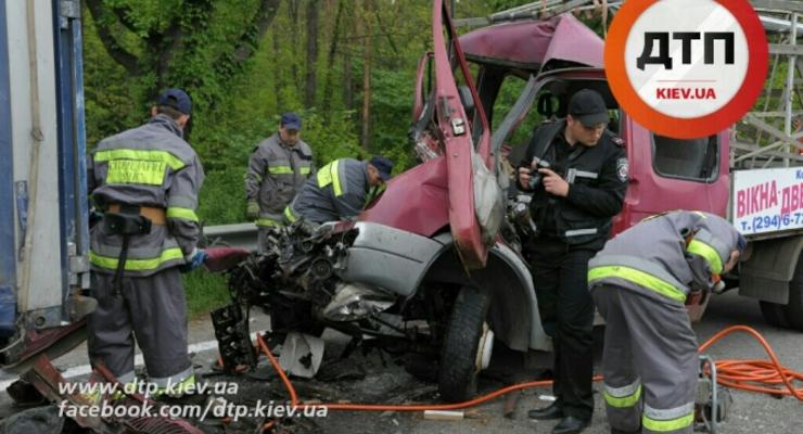 На Бориспольской трассе ГАЗель врезалась в грузовик Renault: водитель погиб