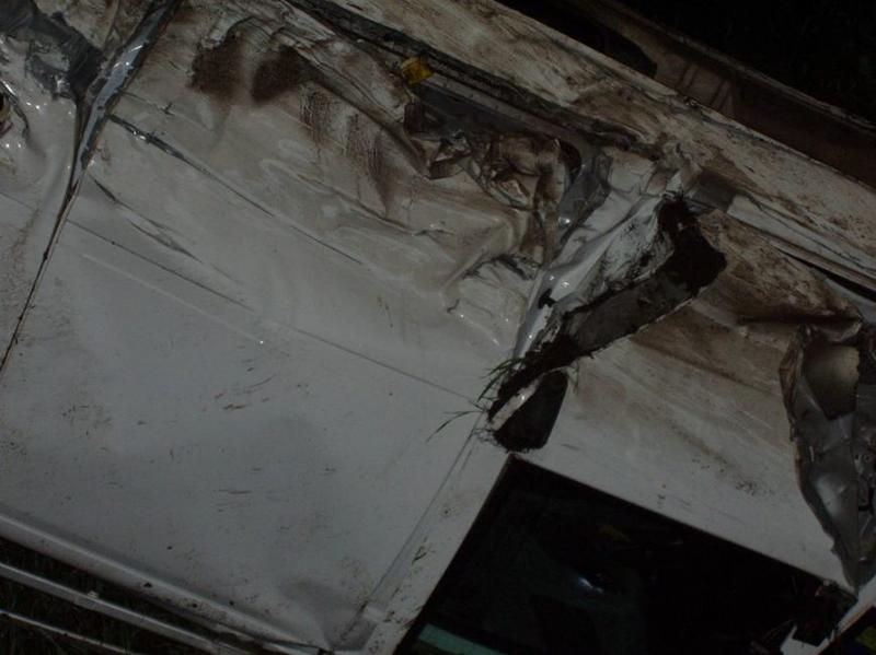Под Харьковом волонтеры попали в аварию с милиционером (фото) / 057.ua