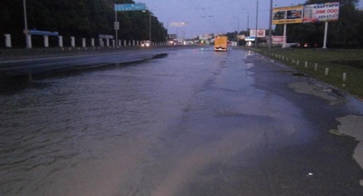 В Киеве затопило проспект Глушкова