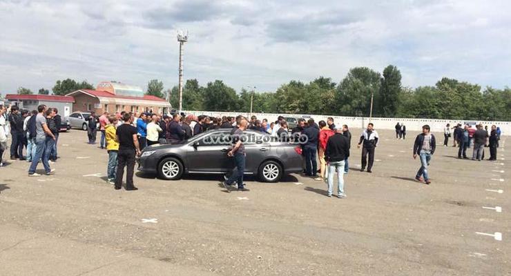 В Киеве мужчина нашел на авторынке угнанную у него Toyota Camry (фото)