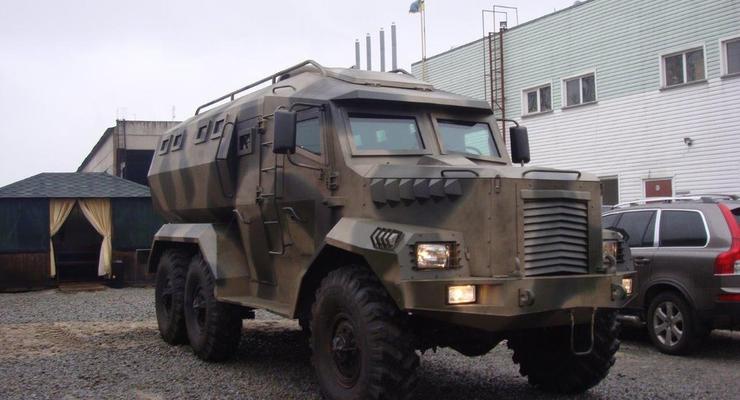 В Киеве создали бронегрузовик Годзилла с антиминной защитой (фото)