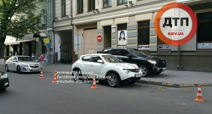 В центре Киева Nissan Juke сбил двухлетнего малыша
