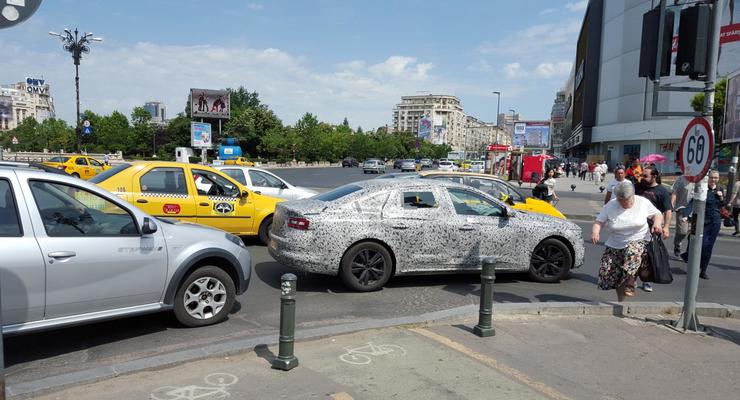 Новую Renault Laguna тестируют на румынских дорогах (фото)