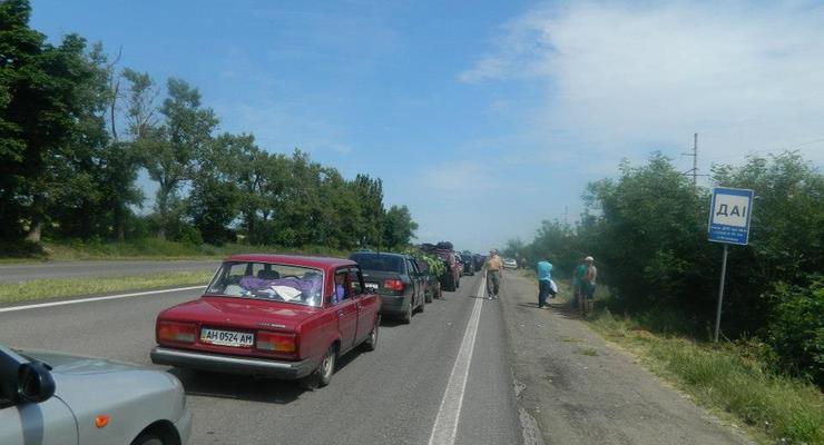 Блокада зоны АТО: на трассе Мариуполь-Донецк километровые пробки