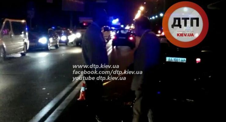 В Киеве Daewoo Nexia сбил пешехода, ДТП оформляли до утра