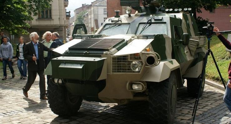 Во Львове представили модернизированный бронеавтомобиль Дозор