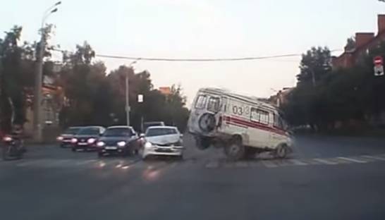 "Лучшие" водители: в сети появилась подборка аварий июня (видео)