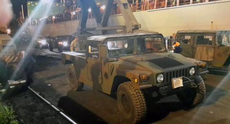В Одессу прибыли 100 американских Humvee (фото)