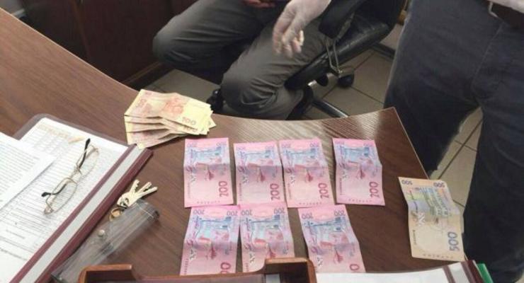 В Киеве СБУ поймала на взятке двух чиновников ГАИ