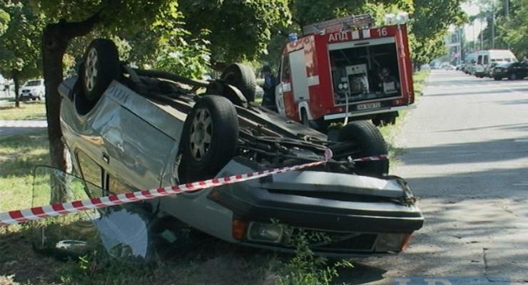 В Киеве молодая женщина погибла в аварии
