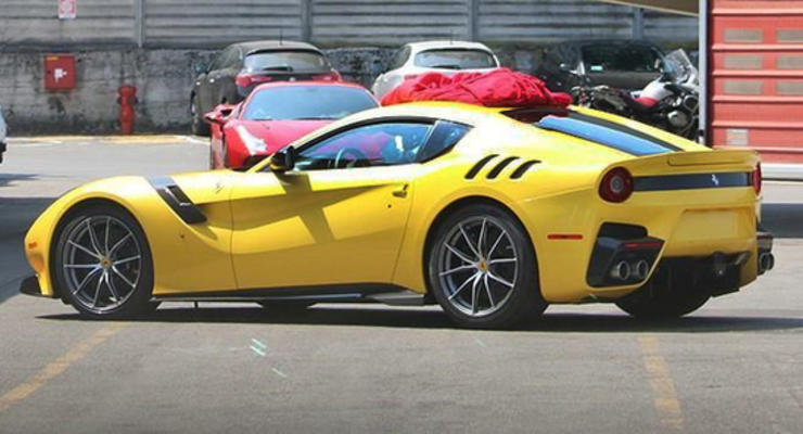 Спорткар Ferrari F12 Speciale заметили без камуфляжа