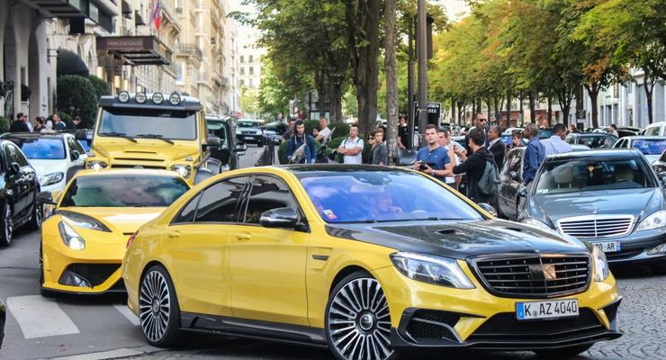 Муж киевлянки проехал по Парижу кортежем из уникальных авто (видео)