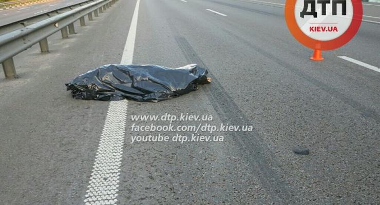 На Житомирской трассе погиб мотоциклист, только под утро вышедший из бара (фото 18+)