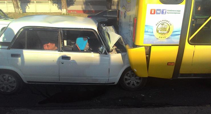 В Одессе маршрутка попала в аварию (фото)