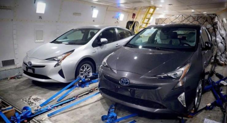 Новый Toyota Prius заметили без маскировки (фотофакт)
