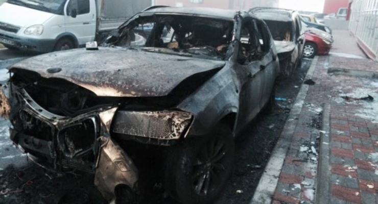 В Киеве на Мишуги сожгли два кроссовера