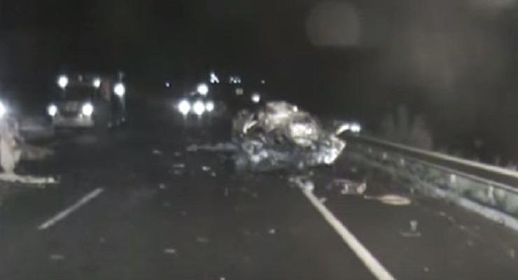 На трассе Киев-Одесса в аварии погибли четверо (видео)